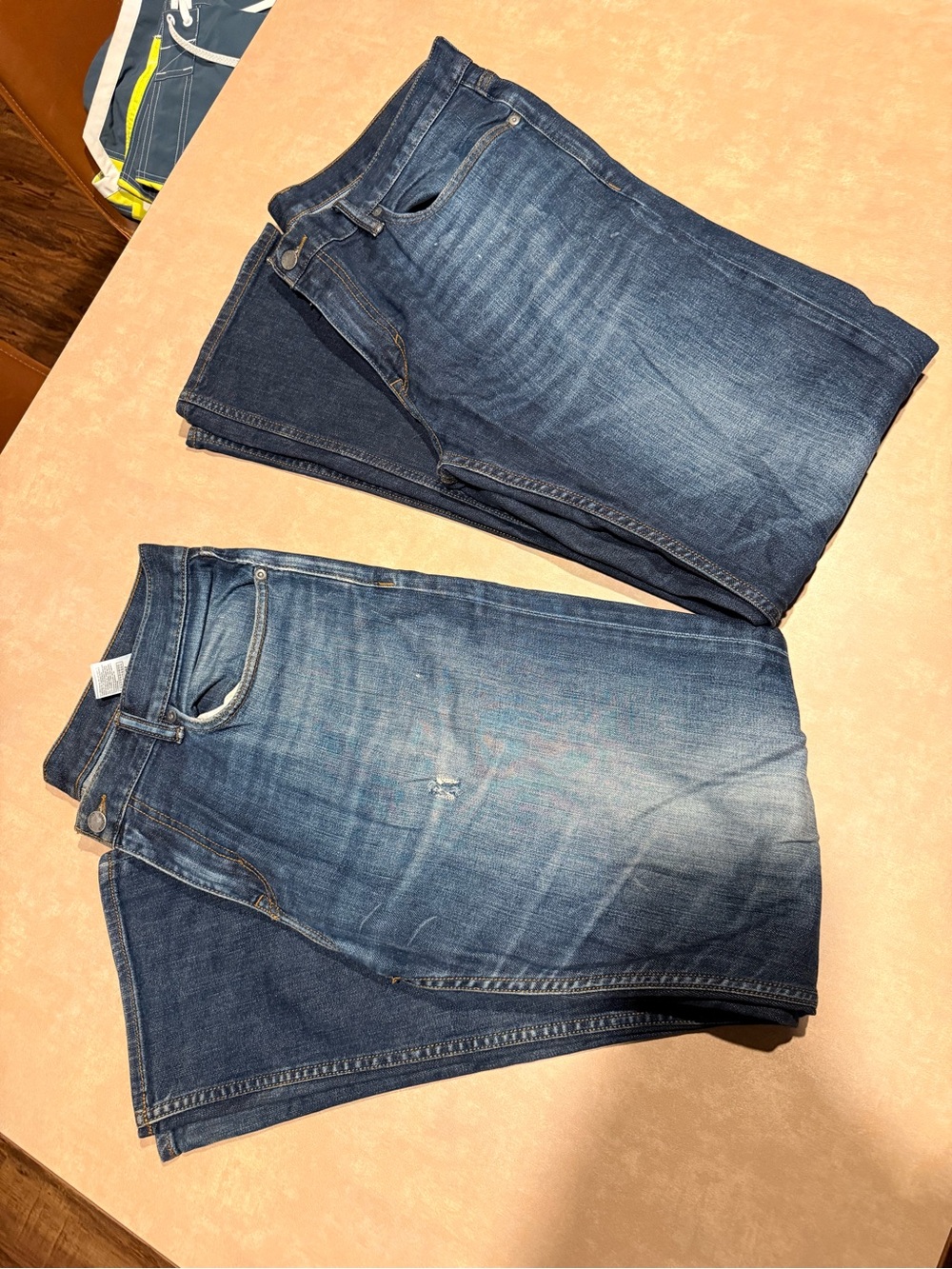 Banana Republic Men's Straight Jeans in Mid Blue Wash